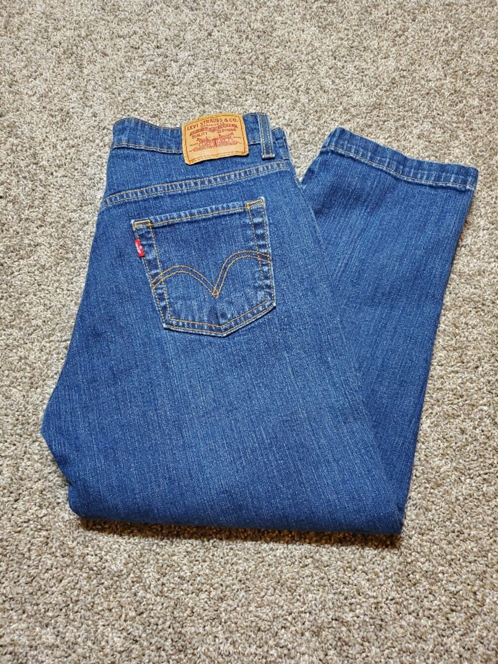 Levi's Women's Capris Dark Denim Red Tag Size 10